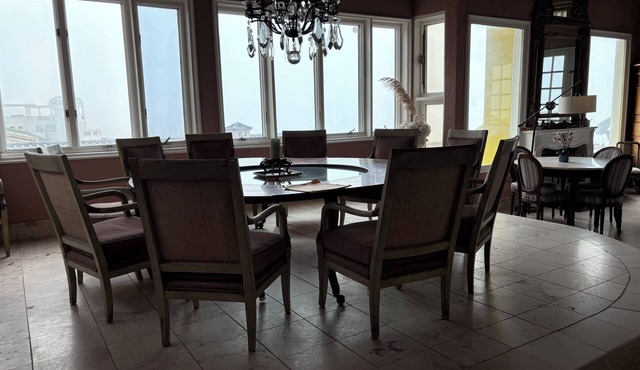 Beach front Villa w/4 bdrm. & 5 Bathrooms. Steps to beach