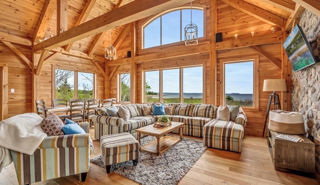 Beach Front Oasis - Custom-built Timber Frame Home on Cleveland Beach 12 guests