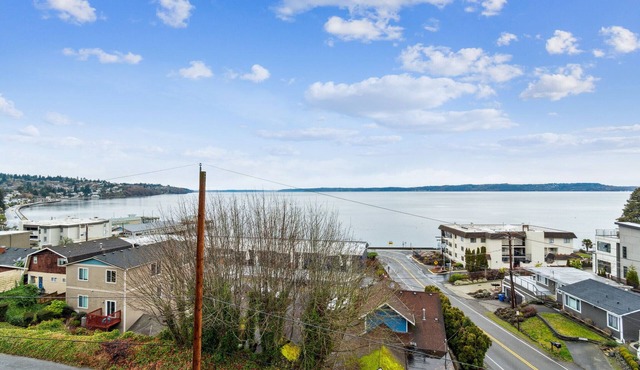 Beach Front Oasis Entire Place 1100 ft.² EV Charger Available