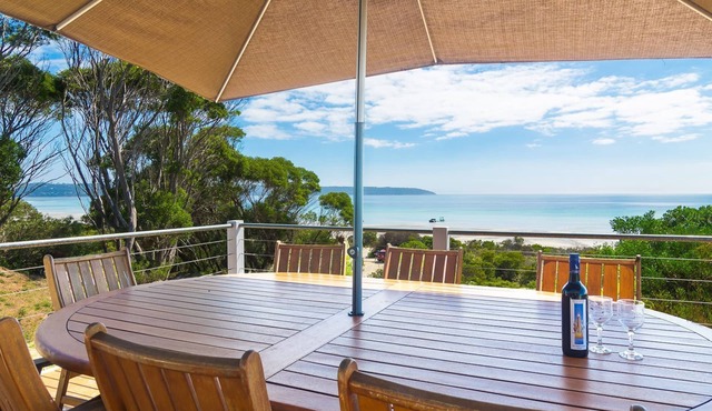 Beach Front. Panoramic Views. Kayaks. Nestled in Nature