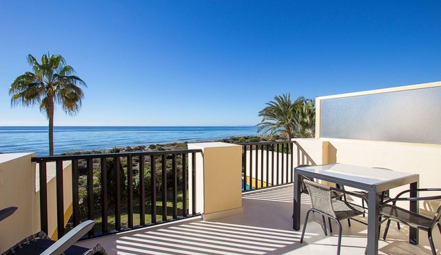 Beach front studio with stunning sea view
