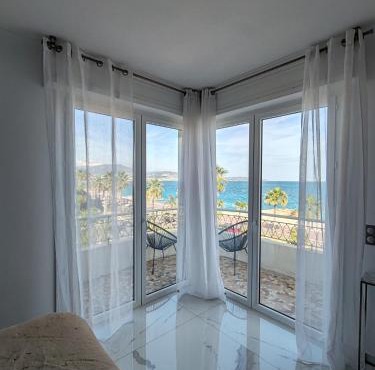 Beach front, Superbe appartement pour 4 personnes