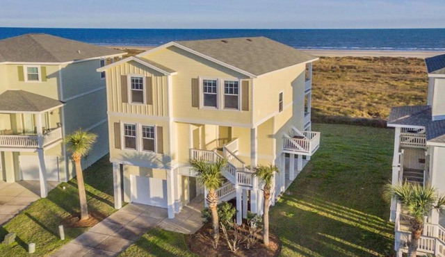 BEACH FRONT! The Happy Mullet: Surf, Sun, the Perfect House and Ms. Pac Man