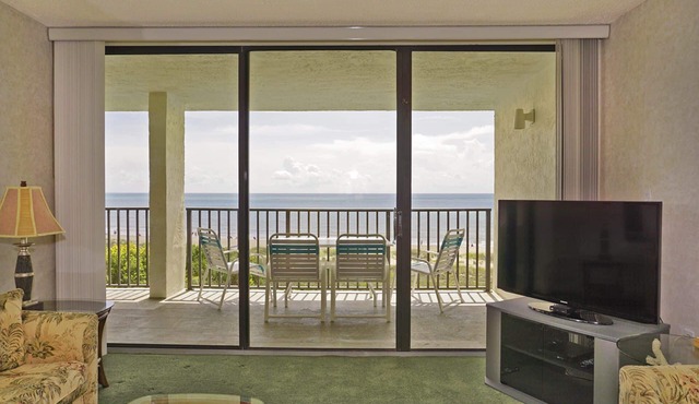 BEACH FRONT TOP FLOOR w/Private Balcony - Master Bedroom & Living Room on Ocean