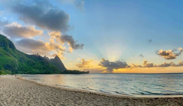 Beach Front! Tunnels Beach Haven + Pool & Hot Tub!