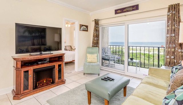 Beach Front ShoreThing Luxurious Condo; Superb View, direct beach access