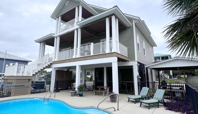 Beach front view. Golf Cart Friendly. Pool. Elevator.