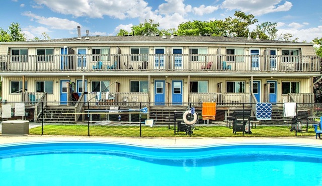 Beach front- Wasaga Beach/AC/BBQ/Near Blue Mountain