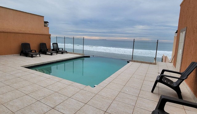 Beach Front with Pool, Piano, Pool Table, Bar and Beach Access