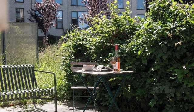 Beach gardens 1BR by Daniel & Jacob's