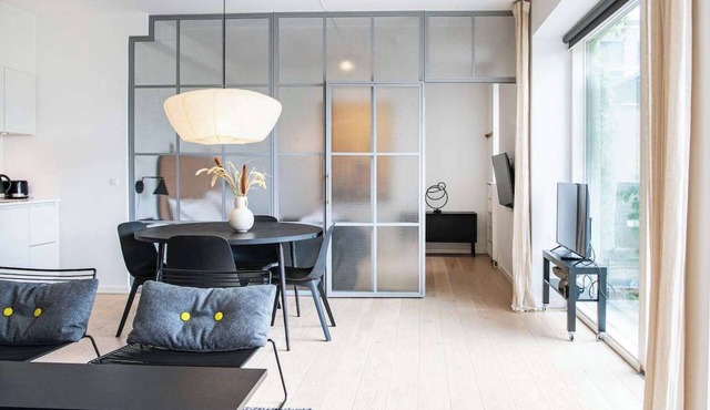 Beach gardens 2BR by Daniel & Jacob's