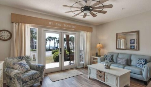 Beach Gem! Ground floor, steps to the beach!