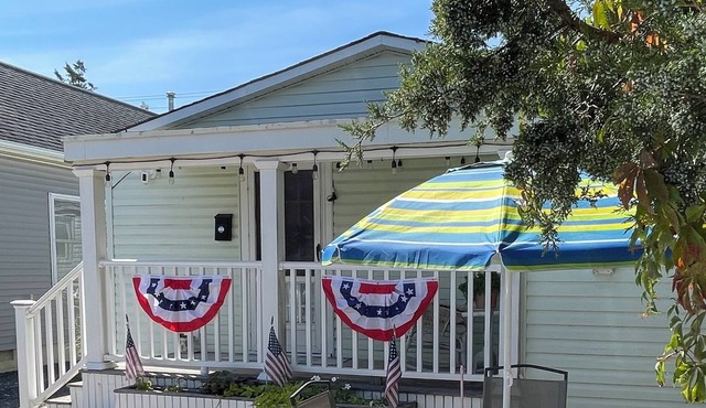 Beach Getaway 😎 Beach Cottage Steps from the Beach Private parking