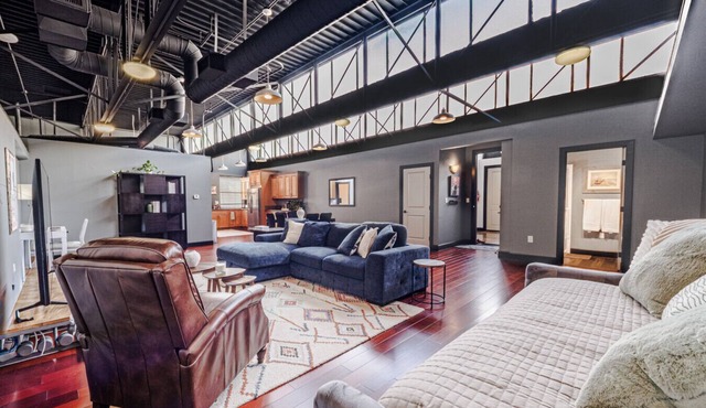Beach Getaway: 1BR Apt w/Kitchen & Garage Parking