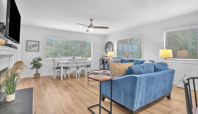 Beach Getaway Among the Oaks: Community Pools, Short Walk to Beach Access