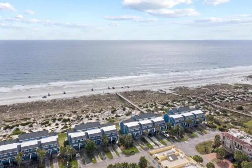 Beach Getaway in Amelia - Ocean Views & Room for 8