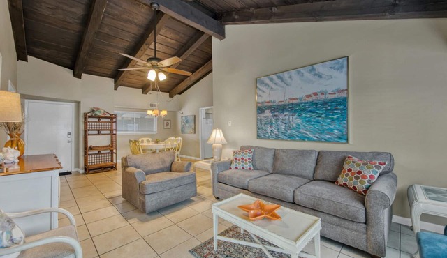 Beach Getaway! Pet-friendly! Chateau La Mer 15E!