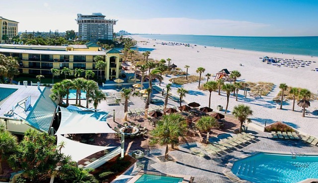 Beach Getaway Starts Here! Comfy Units for 8! Pool, Gym, Adventure