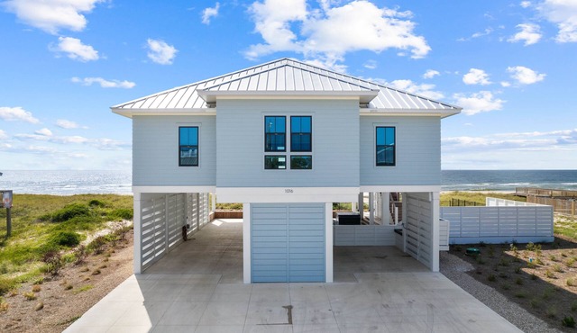 Beach Glass: Beachfront, Private Pool, Pet Friendly, 6 Suites!