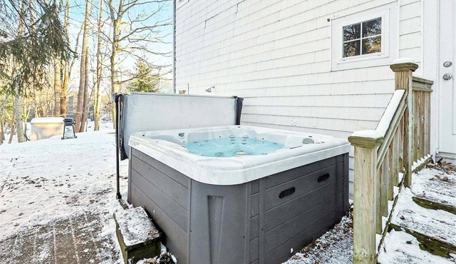 Beach Glass: Walk to Lake Michigan Beach, Pet-Friendly, Hot Tub, Screen Porches
