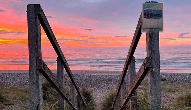 Beach - great 100 sq.m apartment, 3 bedrooms, enclosed garden, parking, quiet setting