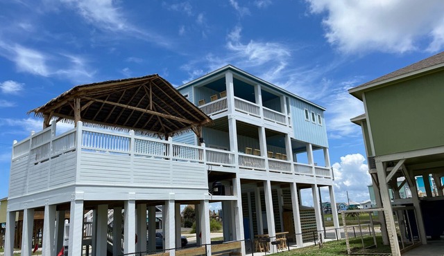 BEACH HANSON 2 New Construction with Private pool and hot tub on upper deck.