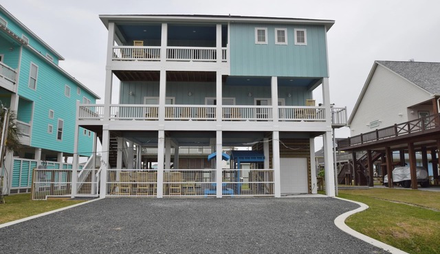 BEACH HANSON 1 New Construction with private pool and hot tub.