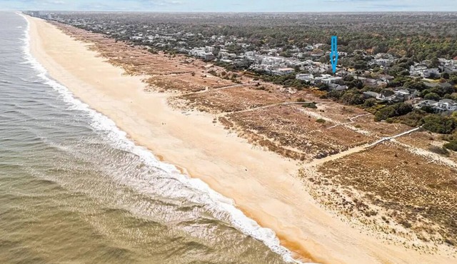 Beach Happy 4bdrm/9guests vacation gem steps to beach