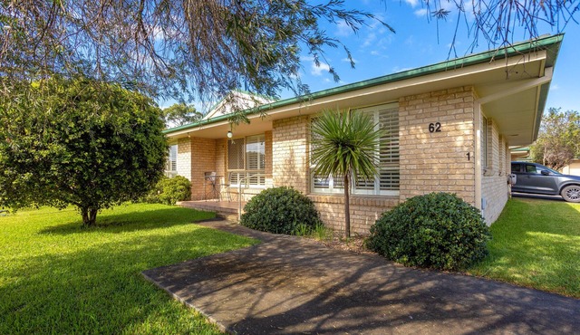 Beach Haven 1 - Easy walk to Beach, Shops, Cafes and Restaurants. Ducted Air.