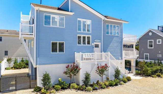 Beach Haven Park 4 Bed, 3.5 Bath Reverse Living, Beach Block, Heated Pool