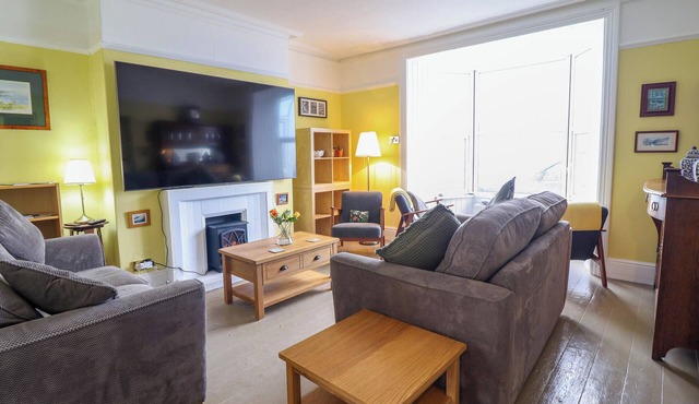 BEACH HAVEN, pet friendly, character holiday cottage in Aberystwyth