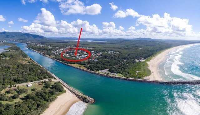 Beach Haven Villa - close to beach and breakwall