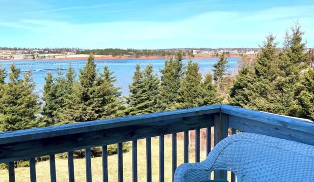 Beach Hill Cottage—Waterview PEI Retreat with Wraparound Deck & Family-Friendly