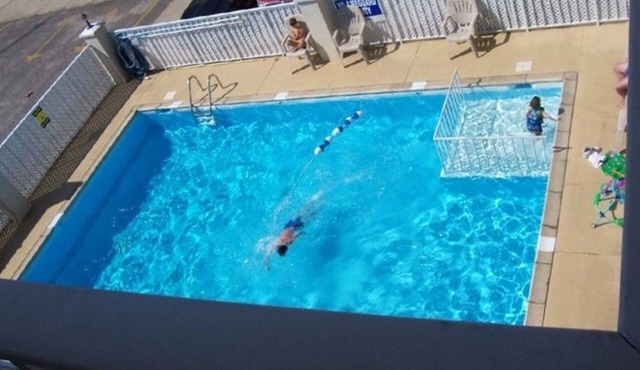 Beach Holiday Condo ~ 1 BR/2 Full Baths ~ Full Kitchen With Dishwasher