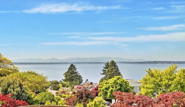 Beach Home in the City - Ocean and Mountain Views!
