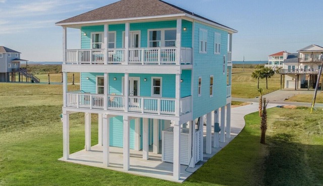 BEACH HOME- NEW 2022, OCEAN & BAY VIEWS