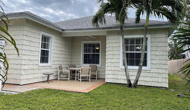 BEACH HOME ONE BLOCK FROM THE OCEAN