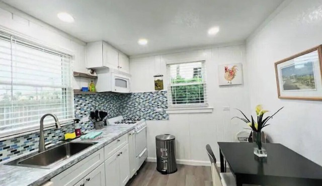 Beach Home step out 1 min to beach/pets friendlyA