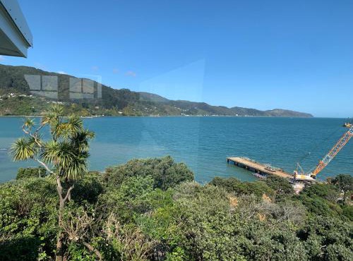 Beach Home with 3 double bedrooms and amazing sea views