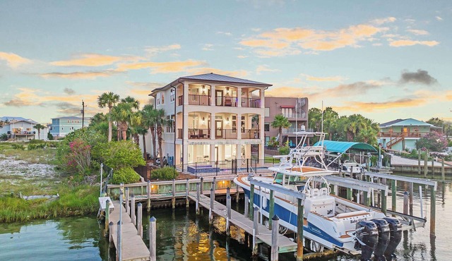 Beach home with Boat Slips, Free Tiki Cruise Incl!