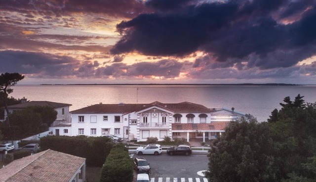 Beach Hotel - Le Grand Chalet