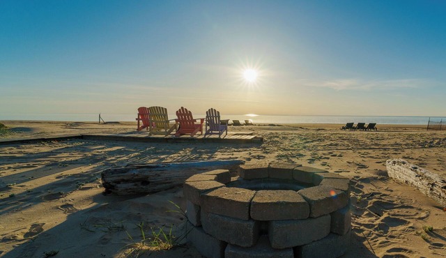 Beach Hotel Room · Havenwood Shores No. 12