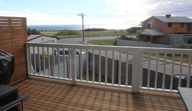 Beach House Serenity - family friendly, beautiful ocean views, NO PARTIES