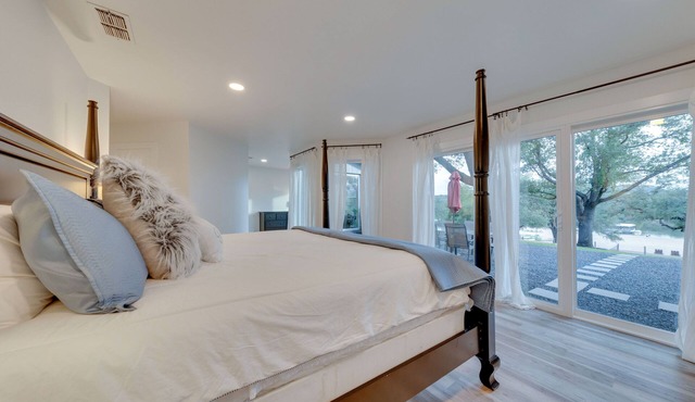 Beach House 2 on Lake LBJ - Sleeps 24