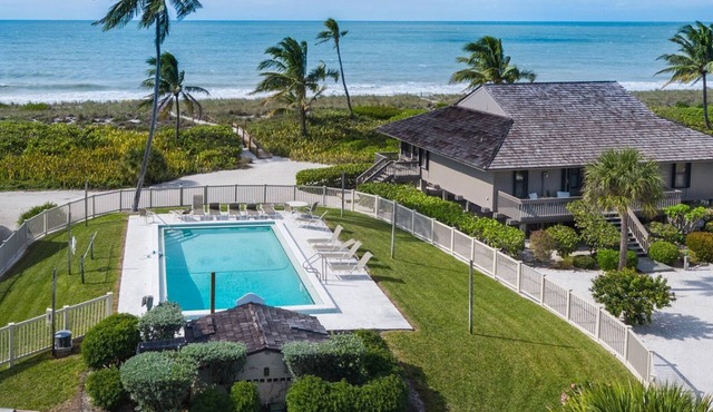 Beach House 29 Captiva Island beach view resort home