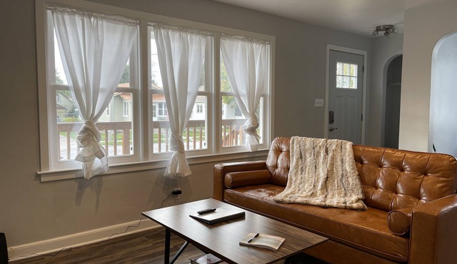 Beach House- 3 blocks to beach, Huge patio, Sauna, Fire Pit and 2 bikes! 🚲🔥🌊