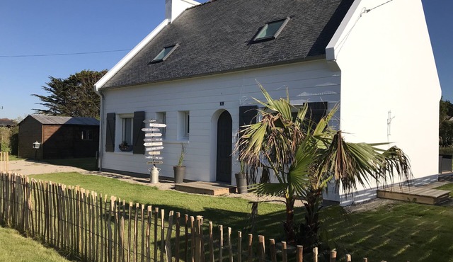 Beach house, at the foot of the dunes