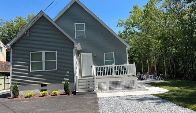 Beach House By The Bay, Sleeps 19, 9 Car Parking, Linen Included