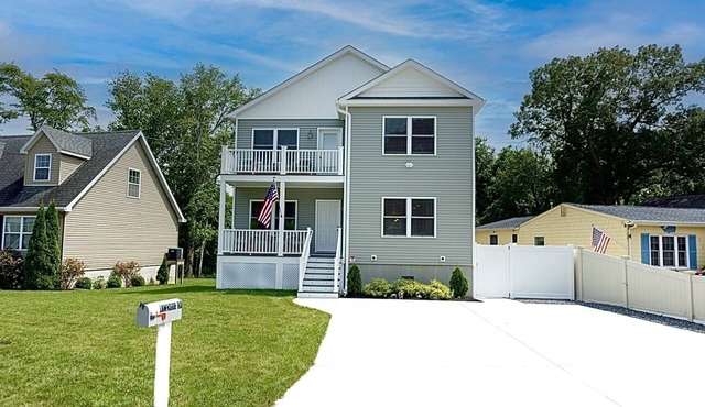 Beach House CapeMay LINENS INCLUDED 1 block&a short 5min walk to Beach Sleeps 19