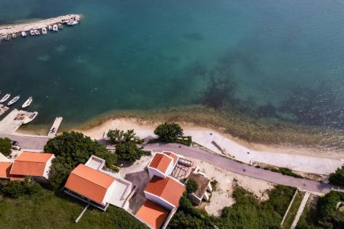 BEACH HOUSE CASKA